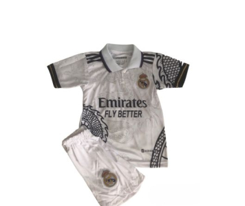 2023/24-as Real Madrid gyerek mezgarnitúra Vini Jr. felirattal 