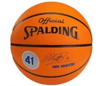 NBA Player-Balls Dirk Nowitzki