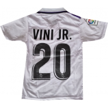 2022/23-as Real Madrid hazai mezgarnitúra Vini Jr. felirattal
