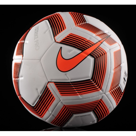 Nike Strike Pro meccslabda