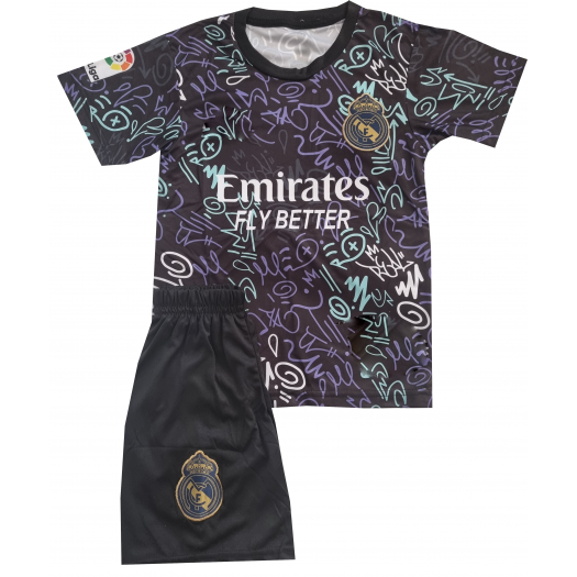             2022/23-as Real Madrid váltó mezgarnitúra Benzema felirattal