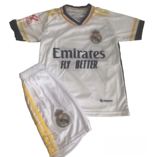 2023/24-as Real Madrid gyerek mezgarnitúra Vini Jr "7" felirattal ÚJ - 110cm és 165cm