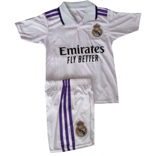 2022/23-as Real Madrid hazai mezgarnitúra Vini Jr. felirattal