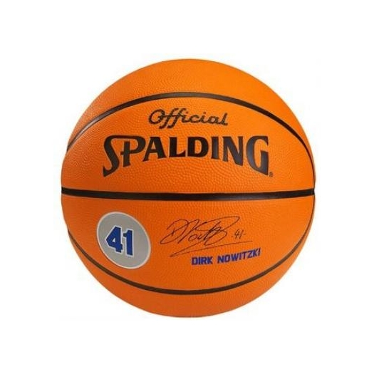 NBA Player-Balls Dirk Nowitzki