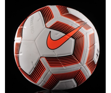 Nike Strike Pro meccslabda