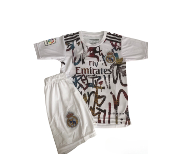 2023/24-as Real Madrid hazai mezgarnitúra Vini Jr. felirattal 