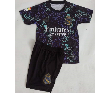  2022/23-as Real Madrid idegenbeli mezgarnitúra Vini Jr. felirattal 